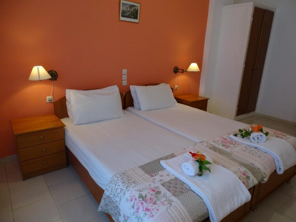 Twin bedroom