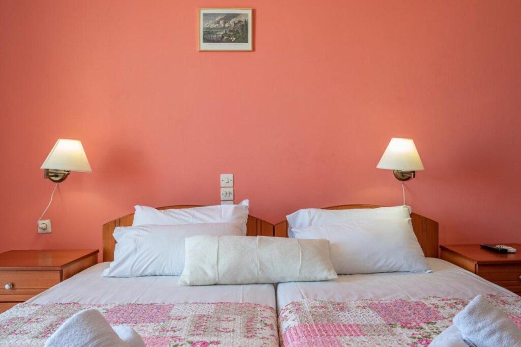 Twin bedroom